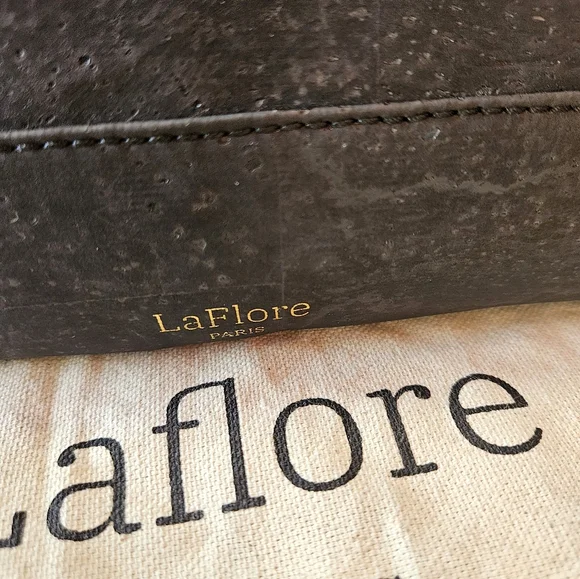 Laflore NWT wristlet - Picture 4 of 11